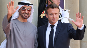 Emmanuel Macron már csak az Egyesült Arab Emírségekben bízik