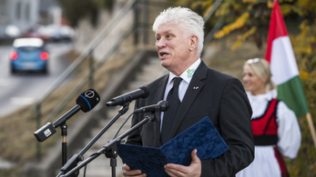 A Momentum politikusai feljelentették Karsay Ferenc fideszes polgármestert