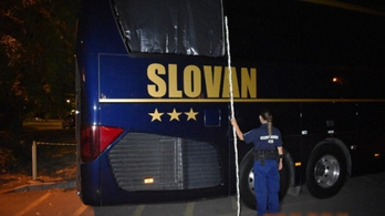 Ezt a büntetést kapta a Slovan Bratislava buszát megdobáló férfi
