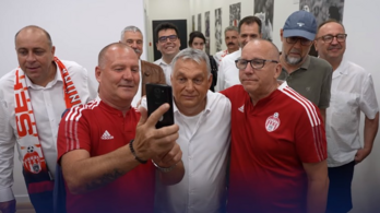 Orbán Viktor beüzemelte a szelfigyárat Székelyföldön