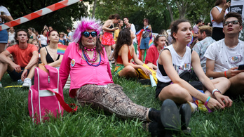 Rekkenő hőségben vonultak több ezren az idei Budapest Pride-on