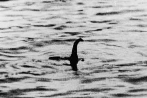 A titokzatos Loch Ness-i szörnyet kapta lencsevégre egy neves orvos?