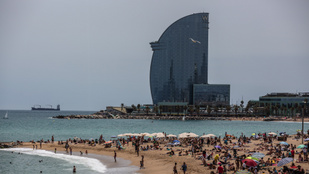 Mostantól tilos a dohányzás Barcelona tengerparti strandjain