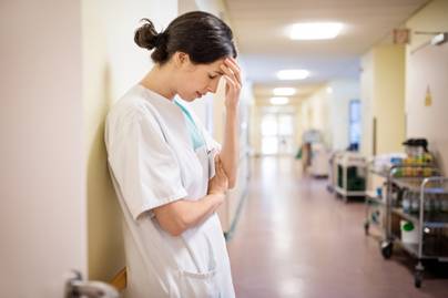 Nagy baj van a kórházakban: egyre súlyosabb helyzetben vannak a nővérek