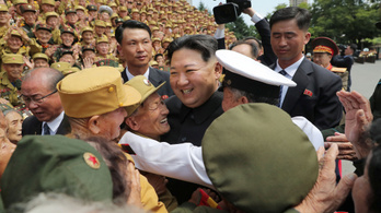 Az észak-koreaiak szerint Kim Dzsongunnak köszönhető, hogy az országban véget ért a járvány