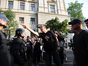 Már a Jobbik sem mer ujjat húzni a melegekkel