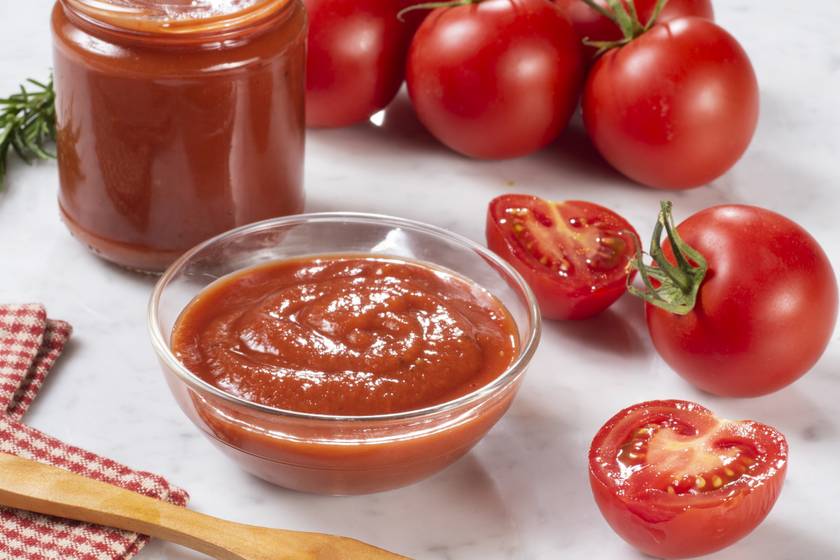 Házi ketchup egyszerűen: édes, lédús paradicsomból készítsd