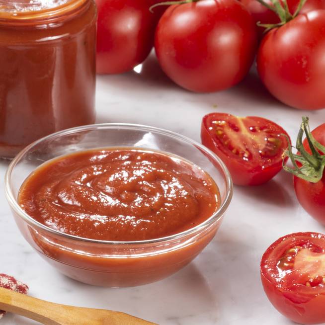 Házi ketchup egyszerűen: édes, lédús paradicsomból készítsd