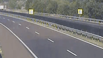 Így zúzza szét az M3-as autópálya szalagkorlátját a részeg sofőr