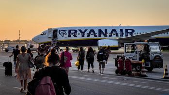 A Ryanair elválasztott egy anyát két kisgyerekétől