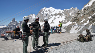 Egy francia polgármester hatmillió forintos letétet követel a Mont Blanc hegymászóitól