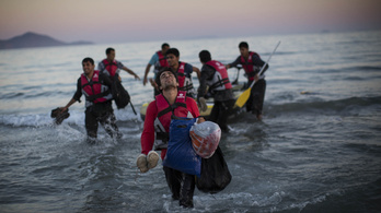 OLAF-jelentés: Illegálisan toloncolják vissza a menedékkérőket a görög partoknál