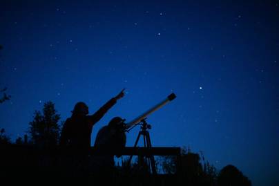Tömegek kémlelik az égboltot országszerte a következő napokban: izgalmas programok várják a csillagok szerelmeseit