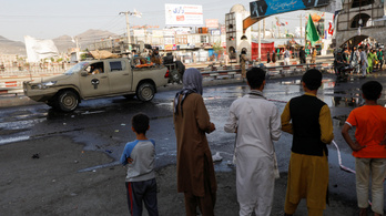 Bomba robbant egy forgalmas utcában, több ember meghalt Kabulban