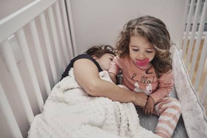 Így alszanak a kisgyerekes anyukák: 8 végtelenül őszinte fotó