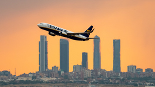 Sztrájkolnak a Ryanair légiutas-kísérői, ami 1,5 millió utasnak okozhat káoszt