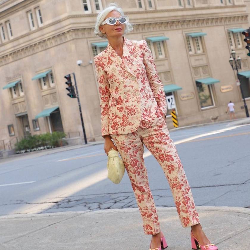 Így is lehet öltözködni a 60-hoz közel: a csinos blogger nőies szettjeivel mindenkit inspirál