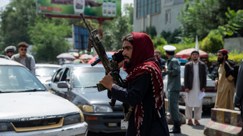 Levegőbe lőttek és megverték a tüntető nőket Kabulban