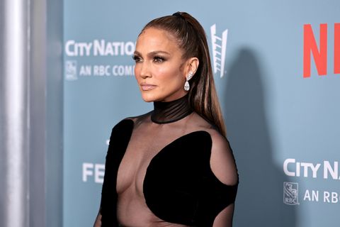 Az 53 éves Jennifer Lopez nem takargatja tökéletes alakját
