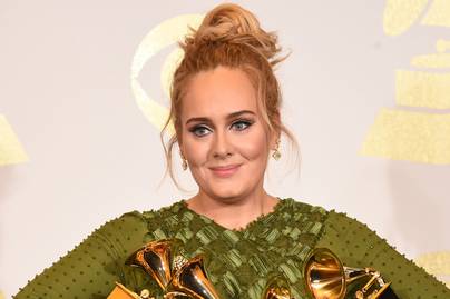 Adele-ról szexi fotókat készítettek: ilyen karcsú lett az énekesnő dereka a fogyása után