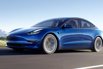 Felfüggesztették a Tesla Model 3 Long Range megrendeléseit
