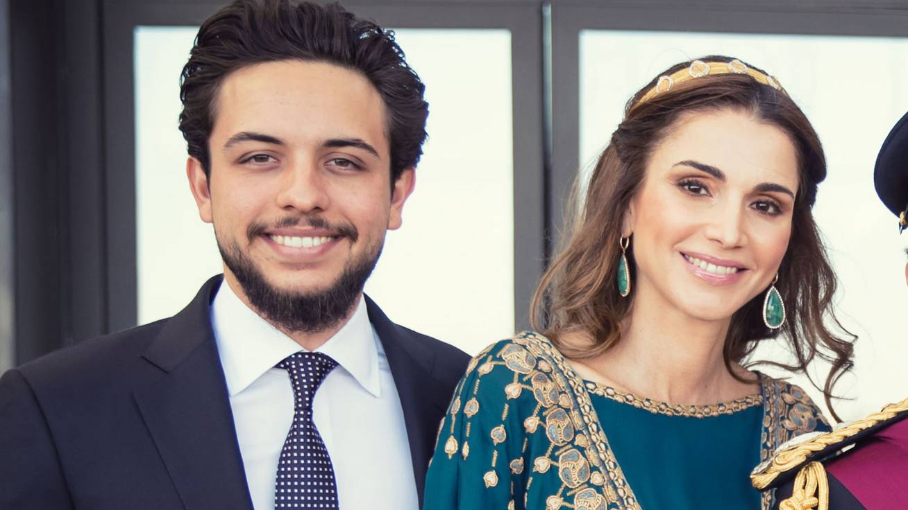 A jordán herceg menyasszonya barna szépség: az eljegyzési fotókat Ránija királyné is megosztotta