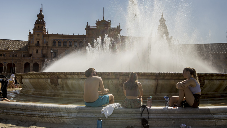 Régi, de jól bevált módszerrel védekezik Európa egyik legmelegebb városa a forróság ellen