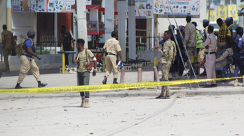 Legalább húsz ember halt meg egy szomáliai terrortámadásban