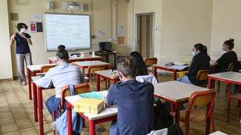 Megszüntette a tanárokra vonatkozó oltási kötelezettséget az olasz kormány