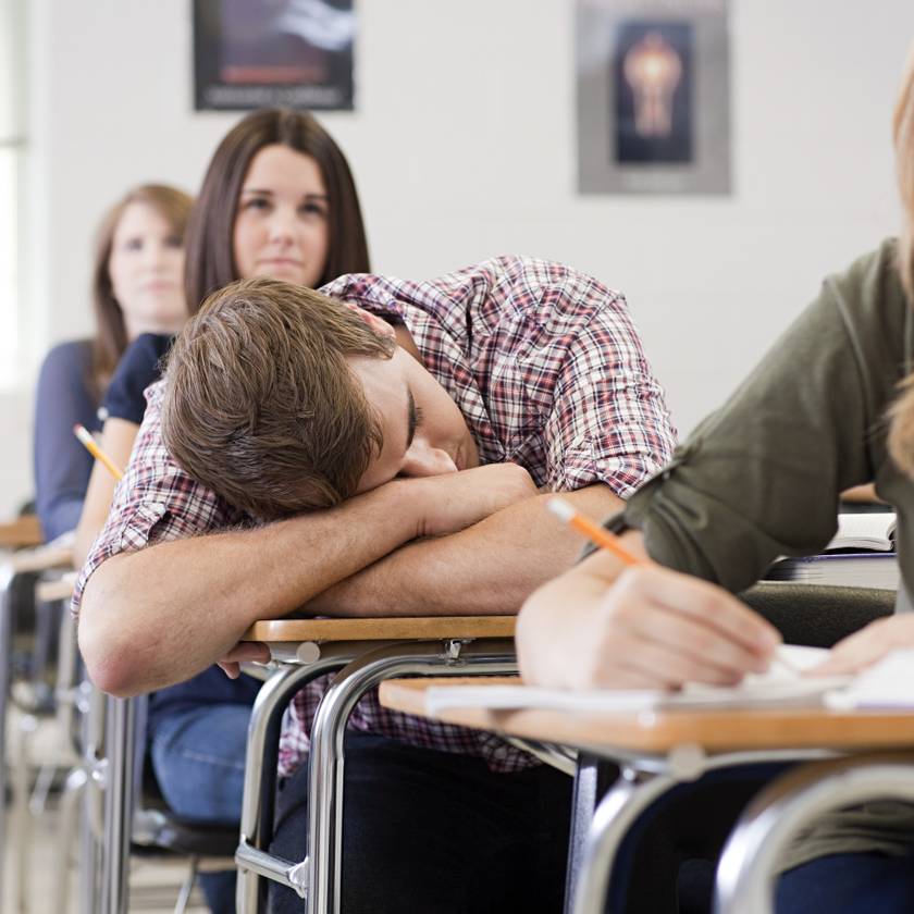 Elaludt a diák az óráján, nem hiszed el, hogy reagált a tanár: képeken 8 vicces pedagógus