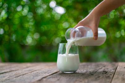 6 olcsó, házi praktika tejjel: a bőrápolásnál, a takarításnál és a kertben is hasznos