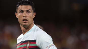 Cristiano Ronaldo ledózeroltatná a golfklubot, mert takarja a kilátását