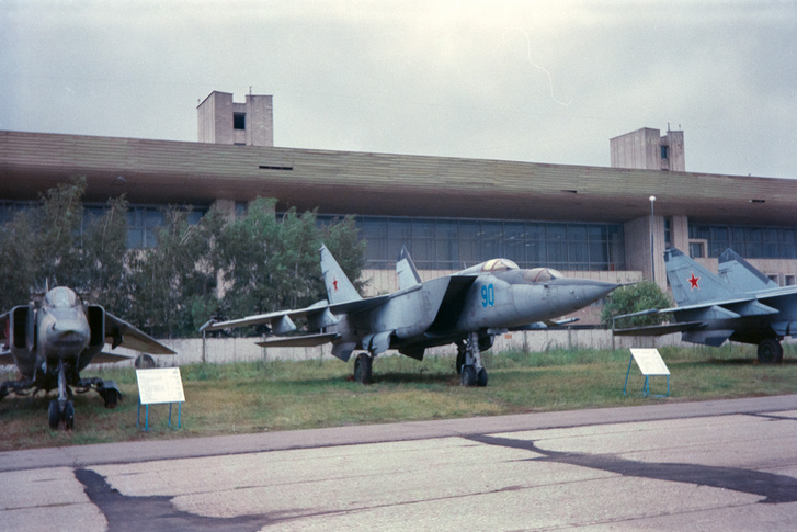 Elképesztően bénán néz ki a MiG–25 kétüléses kiképző változatban