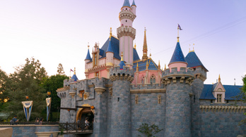 Disneyland egyre csak drágul, mert kevés a látogató
