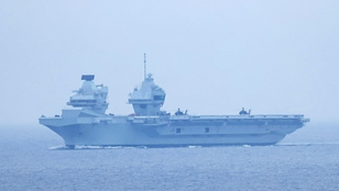 Nem sokkal az indulás után lelassult a brit haditengerészet több ezer tonnás repülőgép-hordozója