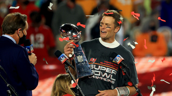 Tom Brady bajnoki gyűrűivel házalt a csaló, 3 év börtönt kapott