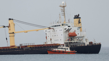 Gázszállító hajóval ütközött egy olajszállító, már félig elsüllyedt