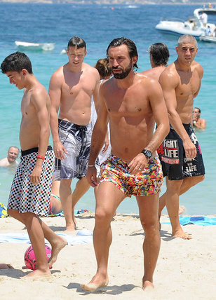 Felismeri ezt a szakállasan nyaraló olasz focistát?