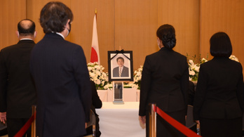 Milliárdokat költ Abe Sinzó temetésére a japán kormány