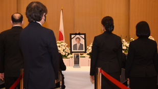 Milliárdokat költ Abe Sinzó temetésére a japán kormány