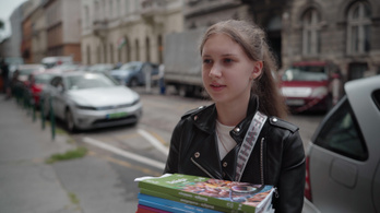 Veronika a háború elől menekül, csak ukránul tud, magyar iskolában kezdte a tanévet