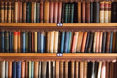 75 év után vitte vissza a könyvtári könyvet a férfi: ennyit kellett fizetnie