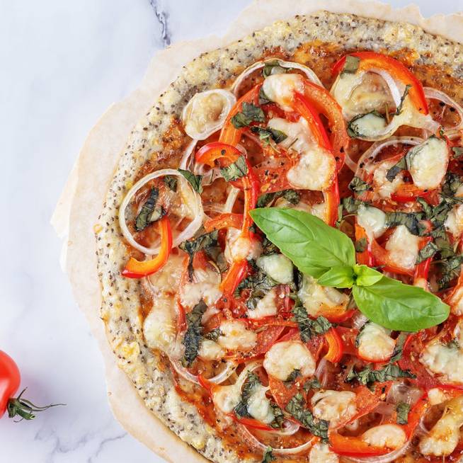 Zöldséges pizza kelesztés és dagasztás nélkül: diétába is beilleszthető