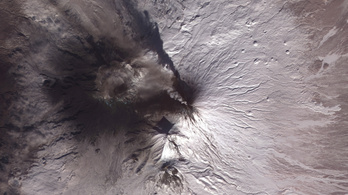 Három túlélőt mentettek ki a kamcsatkai vulkánról