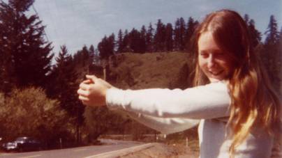 7 éven át tartották egy ládába zárva szadista elrablói az amerikai stoppos lányt