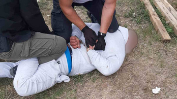 Üzletkötés közben csaptak le a rendőrök a drogkereskedőkre Ónodon