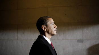 Leleplezték a Fehér Házban az Obama-portrét