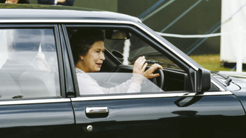 II. Erzsébet: királynő a volánnál