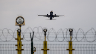 Botrány a Ryanair járatán, Budapesten szállt le egy londoni gép