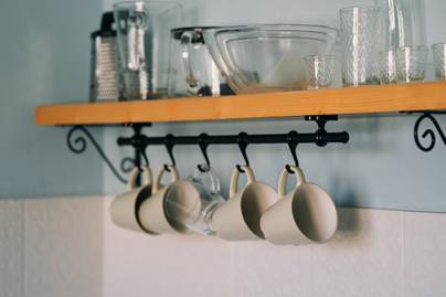 Ötletes konyhai tárolók, amik megsokszorozzák a pakolóhelyet: sokkal kényelmesebb lesz így a főzés